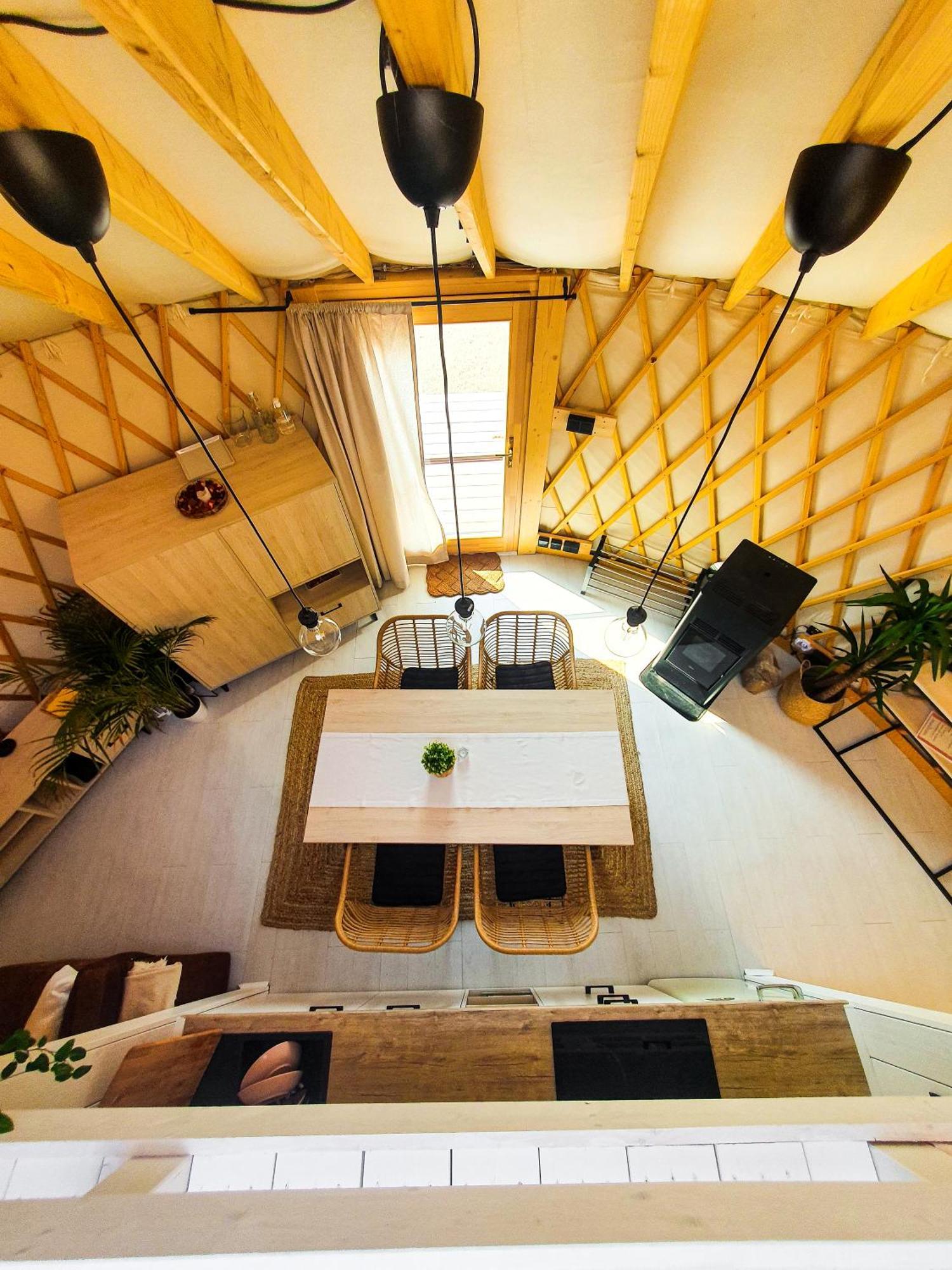 Jurty Glamping Hotel Gostynin Exterior photo
