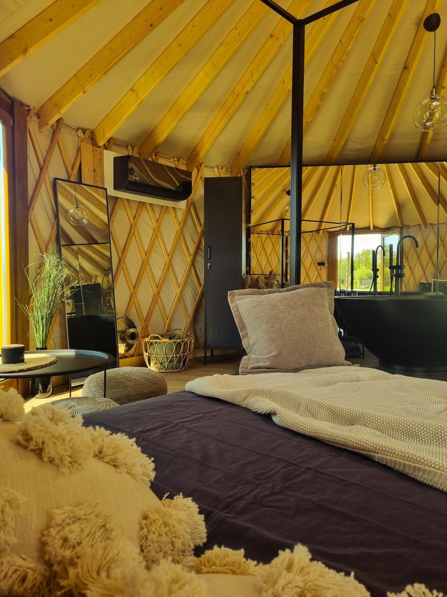 Jurty Glamping Hotel Gostynin Exterior photo