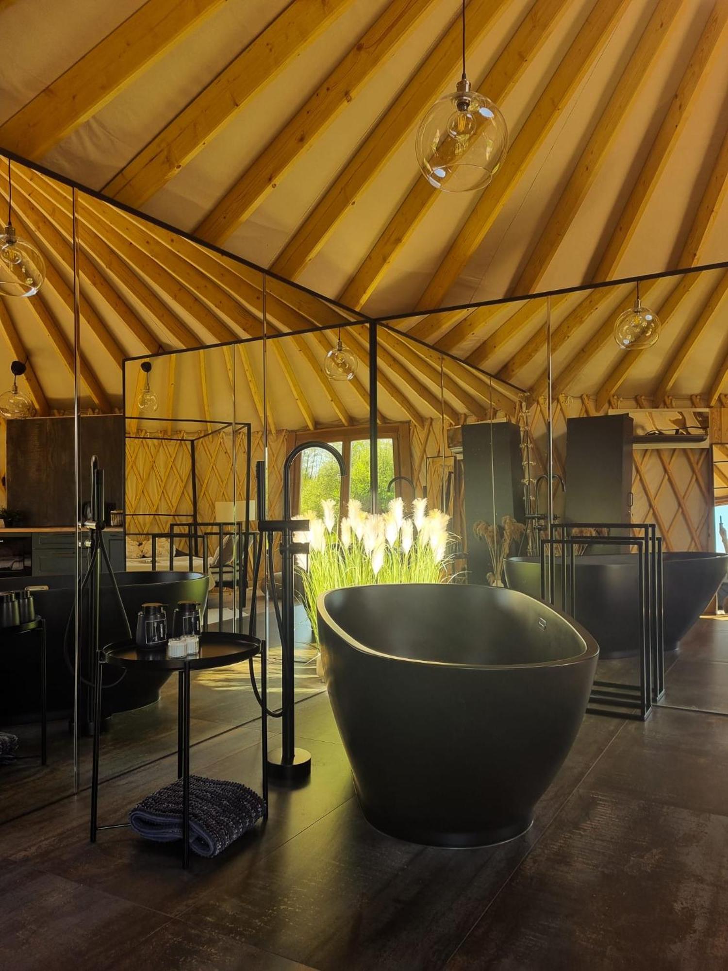 Jurty Glamping Hotel Gostynin Exterior photo